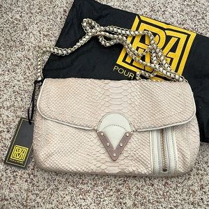Pour La Victoire purse w long chain strap